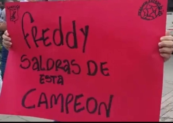 Los carteles con los que animan a Freddy Rincón a las afuera de Imbanaco