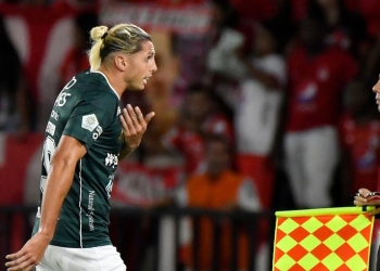El clásico de Vuletich: otro partido sin gol, blooper y mano en el área