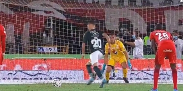 ¡El penalti que erró Daniel Luna en el clásico!