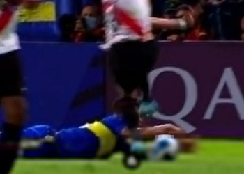 Descontrol en Boca vs Always Ready por una patada a Fabra… ¡en la cara!