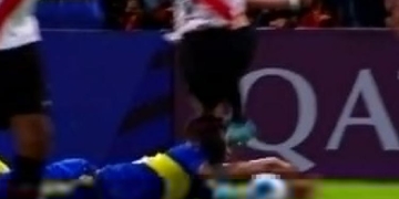 Descontrol en Boca vs Always Ready por una patada a Fabra… ¡en la cara!