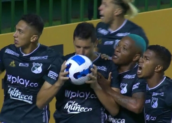 Video: asistencia de Velasco y golazo de Burdisso a Boca