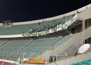 Los hinchas de Deportivo Cali en el Hernando Siles