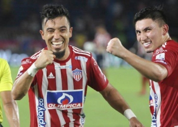 Fernando Uribe y una definición de lujo en su segundo gol con Junior