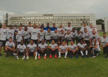 Los jugadores del DIM en Paraguay y el respeto de Comesaña por Guaireña