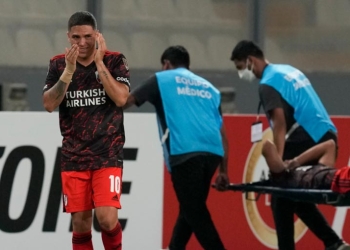 La cara de Juanfer Quintero lo dice todo: ¡Fuerza, Robert Rojas!