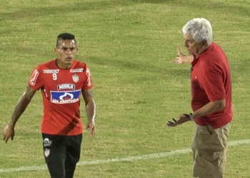 ¿El 'Loco' Álvez jugará contra Junior en la Sudamericana?