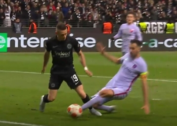 ¿¡Qué pasó!? Santos Borré y la gran polémica de su partido ante el Barcelona