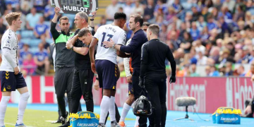 Yerry Mina: el colombiano salió lesionado en el partido del Everton vs. Leicester