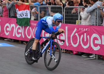 Simon Yates se impuso en la segunda etapa del Giro de Italia