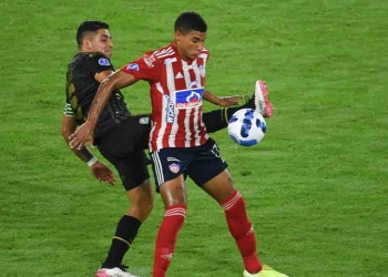 Juan Cruz Real: sus sustituciones pensando en Nacional
