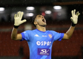 Santiago Mele y otra noche dorada contra Junior de Barranquilla