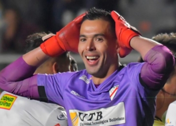 Arquero de Always Ready, furioso: “El árbitro vino a cagarnos el partido”