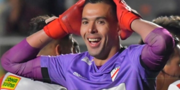 Arquero de Always Ready, furioso: “El árbitro vino a cagarnos el partido”