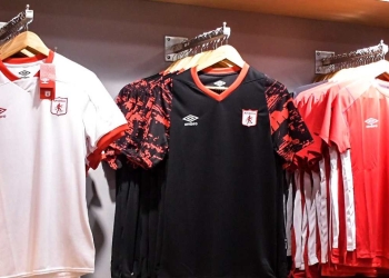 Lo que el hincha esperaba: liquidación de productos Umbro de América