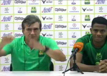 ¡La molestia del DT de Atlético Bucaramanga en rueda de prensa!