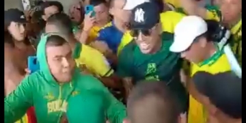 Dayro Moreno: del doblete de la clasificación al alocado festejo con hinchas del Bucaramanga