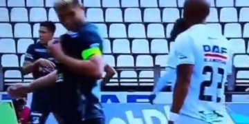 Teo Gutiérrez y el beso al escudo de Deportivo Cali en Palogrande