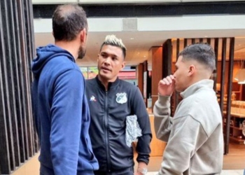 Encuentro de Teo Gutiérrez y Juanfer Quintero antes del cruce con Boca