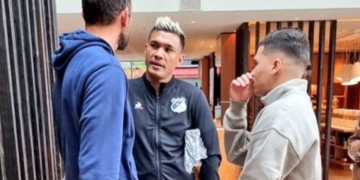 Encuentro de Teo Gutiérrez y Juanfer Quintero antes del cruce con Boca