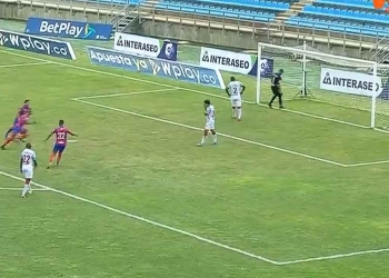 No podía faltar el regalo: terrible error de América ante Unión
