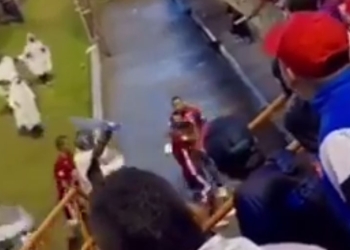 Agresión al DIM desde la tribuna y palabras de Comesaña: «¿Por qué no aplauden al equipo?»