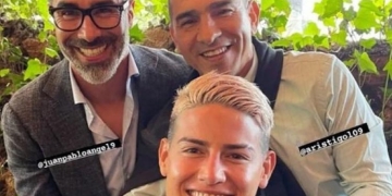 James junto a dos ídolos verdolagas. ¿¡Qué tal la foto!?