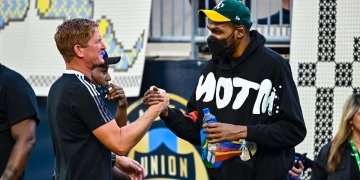 Estrella de la NBA invierte en club femenino de Estados Unidos