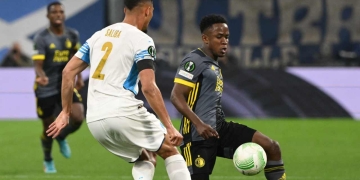 Así le cantan los hinchas del Feyenoord a Luis Sinisterra