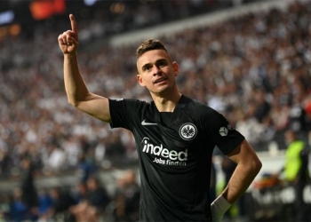 Santos Borré se aburrió en Alemania y ya hay 3 equipos detrás
