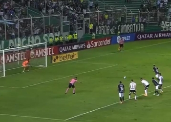 El penalti que erró Teo Gutiérrez ante Corinthians