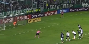 El penalti que erró Teo Gutiérrez ante Corinthians