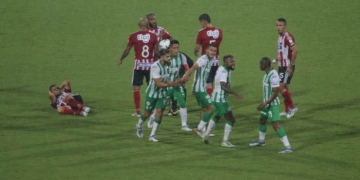 ¡Calentura entre Andrés Andrade y Yerson Candelo!