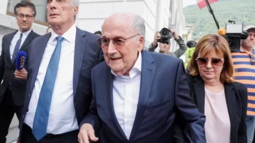 Por problemas de salud, se pospone declaración de Blatter en juicio