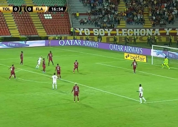 ¿Culpa de Alexander Domínguez o golazo de Flamengo?