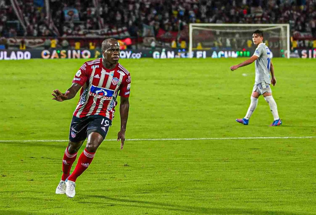 Carmelo Valencia: ¿El gol cambia su situación contractual?