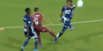 Video: tremenda patada de Ánderson Plata, VAR y roja