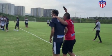 Más de Luis Díaz en el entreno de Junior: ¡Abrazó a todos!