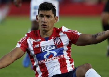 Roberto Ovelar, cerca de un equipo de la Liga BetPlay