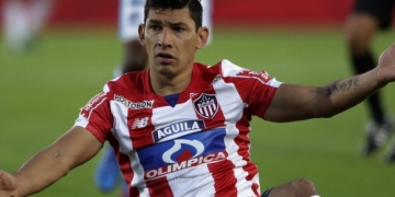 Roberto Ovelar, cerca de un equipo de la Liga BetPlay