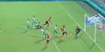 Video: uno más a la racha de fallos de Miguel Borja