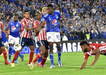 Junior se queda con 10 por perder tiempo en Bogotá