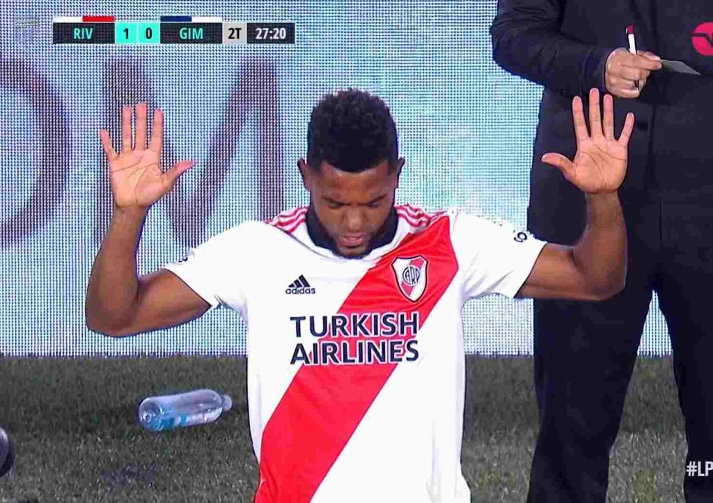 Miguel Borja: 17 minutos y aplauso de los hinchas de River