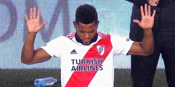 Miguel Borja: 17 minutos y aplauso de los hinchas de River
