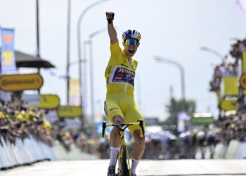 El líder ganó la etapa cuatro del Tour de Francia