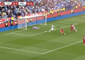 Pifia de Erling Haaland en la Community Shield. ¡Solo!