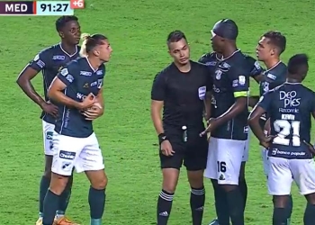 ¡El penalti por falta de Vuletich!