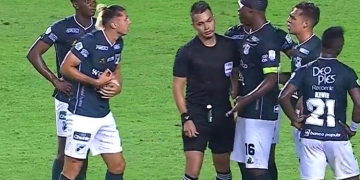 ¡El penalti por falta de Vuletich!