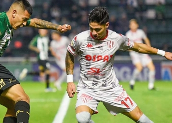 Bryan Castrillón y un montón de partidos consecutivos en Argentina