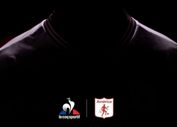 La tremenda camiseta visitante de América de Cali con Le Coq Sportif